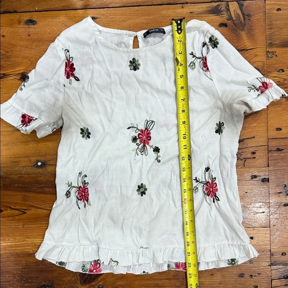 SHEIN Off-White Blouse with Red and Green Floral Design Size medium - Picture 6 of 7